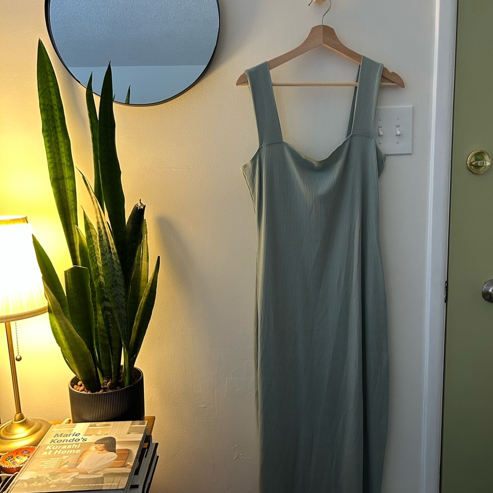 Reformation Kia Dress - Form fitting full length dress - Celadon green